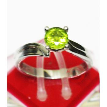 Nhẫn nữ màu xanh lá cây (lục vàng)