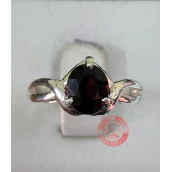 Nhẫn bạc gắn đá quý granat