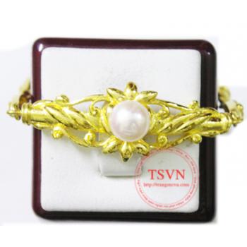 Lắc vàng gắn ngọc trai bền đẹp, chất lượng, kiểu dáng sang trọng, tinh tế. Lắc vàng gắn ngọc trai phù hợp phong cách thời trang phái đẹp.