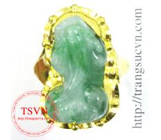 Tỳ Hưu khi đánh làm đồ trang sức như nhẫn, mặt dây, lắc, hoặc móc đeo. Tỳ Hưu cũng thường được đặt trong két để hút tiền và giữ của cho gia chủ và đặc biệc là không phân biệt kích thước lớn nhỏ