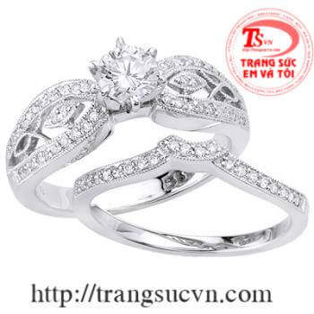 NHẪN CHẮP CÁNH TÌNH YÊU