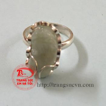 Nhẫn bạc gắn tỳ hưu màu trắng