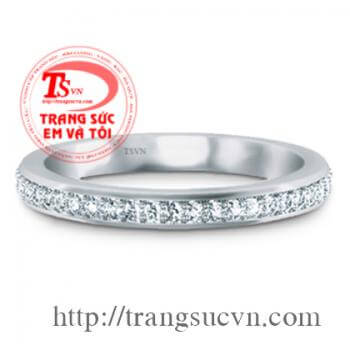 Nhẫn đính hôn vàng trắng 14k chế tác công nghệ cao, gắn kim cương nhân tạo mang lại vẻ đẹp lấp lánh và độc đáo. Nhẫn đính hôn là lựa chọn hoàn hảo cho một nửa yêu thương. Sản phẩm thiết kế công nghệ cao, đường nét mới lạ mang lại sự sang trọng, thời trang