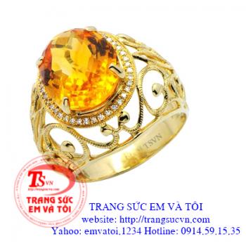 nhẫn saphire vàng được chế tác từ vàng màu và đá sapphire vàng độc đáo.Nếu bạn đã quá quen với sapphire màu đen hay xanh đen, thì hãy thử sang đá sapphire vàng nhé!