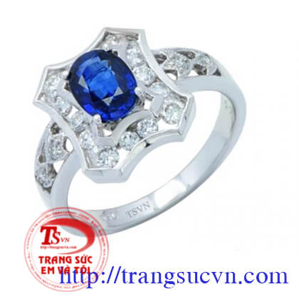 nhẫn saphia xanh thiết kế đặc biệt, chế tác từ vàng trắng và đá saphia.