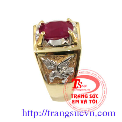 Nhẫn nam ruby được chế tác bằng vàng 18k, vàng màu có gắn 1 viên đá quý ruby thiên nhiên (nguồn gốc thiên nhiên)