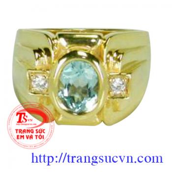Nhẫn nam đá topaz màu xanh nhạt trong suốt với kiểu mài đẹp