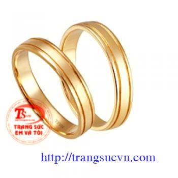 Nhẫn trơn vàng 18k, Đặt  nhẫn trơn  - Nhẫn trơn vàng 18k  được chế tác từ vàng 18k   - Nhẫn trơn vàng 18k được khắc tên hoặc khắc ngày cưới của đôi bạn hoàn toàn miễn phí. - Đôi nhẫncưới có giấy kiểm định hàm lượng vàng (tuổi vàng). -  - Cặp nhẫn cưới đặt