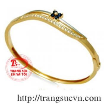 Saphire và kim cương gắn trên vòng