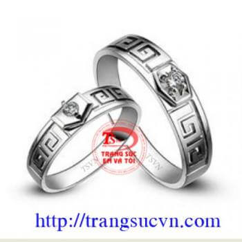 Cặp nhẫn cưới hoa văn gắn kim cương