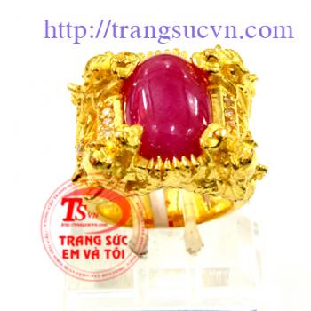 Nhẫn nam rồng chầu Nhẫn nam ruby thiên nhiên vỏ nhẫn vàng 99.9 đảm bảo chất lượng và phong thủy.  Xuất xứ: Nam phi  Màu sắc: Đỏ|  Độ Tinh khiết: Mờ-Bán trong  Sản phấm có giấy kiểm định đá quý và giấy kiểm định vàng kèm theo sản phẩm.  (Giấy kiểm định đá 