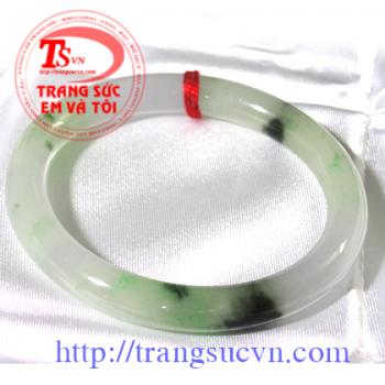 Vòng ngọc trắng trong xen vân lý