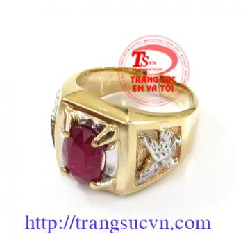 Nhẫn nam ruby được chế tác bằng vàng 18k, vàng màu có gắn 1 viên đá quý ruby thiên nhiên (nguồn gốc thiên nhiên)
