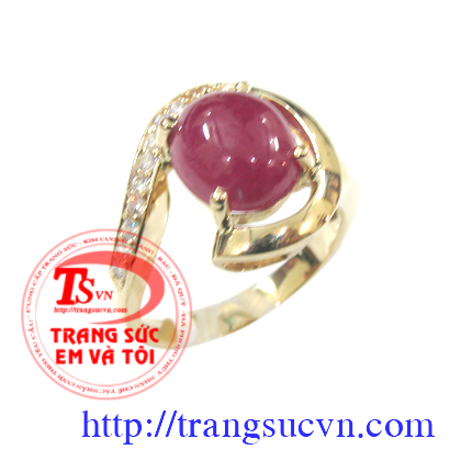 Nhẫn nữ ruby lục yên thiên nhiên thân nhẫn được chế tác bằng vàng tây 14k (58,5%Au) có giấy kiểm định kèm theo Mặt gắn 1 viên đá quý ruby.