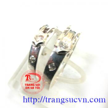 Nhẫn đôi gắn đá