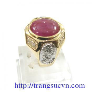 Nhẫn ruby chạm bọ cạp màu Đỏ của Ruby không bao giờ là cũ, nó luôn là màu của đam mê, nóng bỏng, quyền lực
