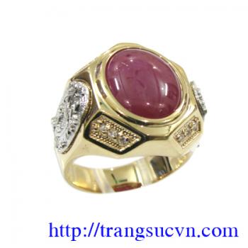 Không giống các loại Đá quý khác, Ruby có cách biểu thị tình cảm rất mạnh mẽ. Chiếc nhẫn Ruby thể hiện tình yêu đầy đam mê mà con người dành cho nhau.