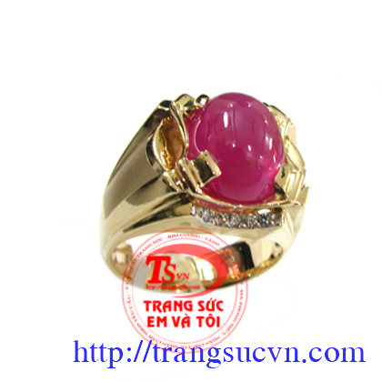 Nhẫn nam ruby đẹp được chế tác từ vàng tây 14k bền đẹp cùng đá ruby thiên nhiên hợp mệnh. 