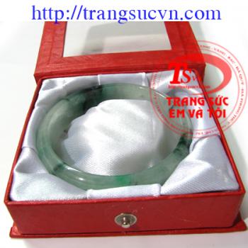 Vòng ngọc tặng Bà