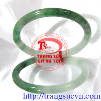 Vòng tay cẩm thạch thiên nhiên đẹp có thể làm quà tặng bà, cho mẹ vào những dịp đặc biệt