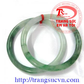 Đôi vòng đẹp nhất là món trang sức không thể thiếu cho những người luôn tin vào sức mạnh của cẩm thạch