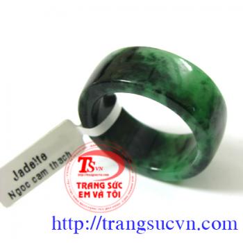Nhẫn ngọc vuông