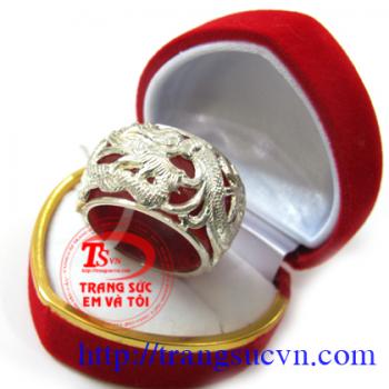 Ngọc jadeite bọc Rồng