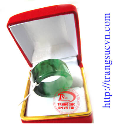 Natural Jadeite Ring For Men Kích thước: ( 26,50 x 19,20 / 11,90) mm Trọng lượng: 9,14 g