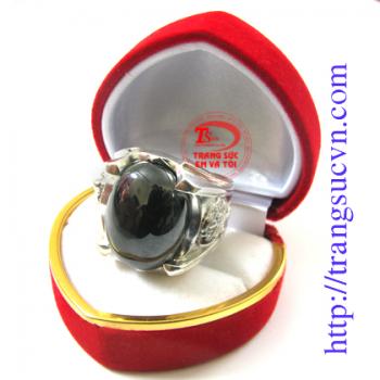 Nhẫn nam bạc với thiết kế kiểu nam tính mạnh mẽ. nhẫn nam theo mệnh nhan_theo_menh_2013 ,nhan_theo_menh_2013  - Nhẫn nam bạc theo mệnh, nhẫn được làm từ bạc ta 96.0% Ag. chẩn quốc tế là: 92,5% Ag - Size nhẫn: 20,20 (Số tay) - Tổng trọng lượng: 17,86 g