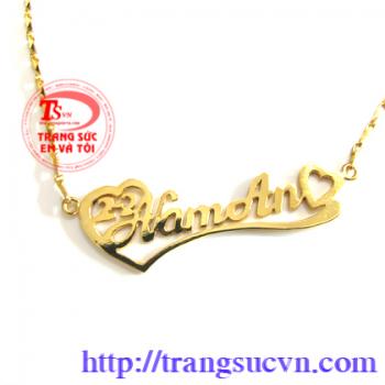 Mặt Dây Mặt Chữ Vàng10k, được gắn kim cương nhân tạo. - 1 Dây Mặt Chữ Vàng: Theo Tên bạn ( Chữ bạn muốn ) - 1 Dây Mặt Chữ Vàng. - Chế tác trên chất liệu chính là vàng màu, vàng 10k - Kèm theo giấy kiểm định vàng. - Kèm giấy Bảo hành của Trang Sức Em Và Tô