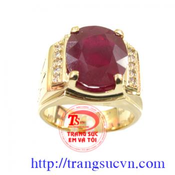 Nhẫn nam ruby được chế tác bằng vàng 18k , vàng màu có gắn 1 viên đá quý ruby thiên nhiên (nguồn gốc thiên nhiên)