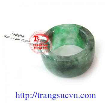 Nhẫn ngọc Nam Vuông
