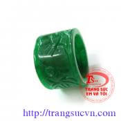 Nhẫn ngọc jadeite chạm chữ Phúc