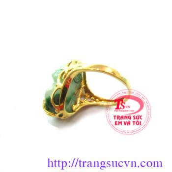 Nhẫn tỳ hưu vàng 14k được chế tác từ vàng 14k và ngọc cẩm thạch