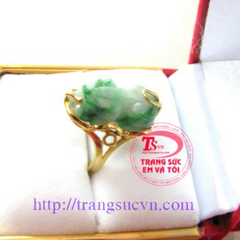 Nhẫn vàng màu tinh tế gắn tỳ hưu đá thiên nhiên, mang lại may mắn và hộ mệnh, Nhẫn nữ vàng tây dành cho phái đẹp