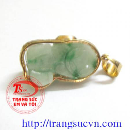Sản phẩm có thể kết hợp cùng với dây chuyền.