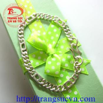 Lắc bạc ta dành cho trẻ