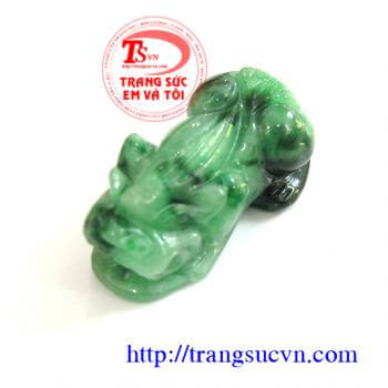  Tỳ hưu ngọc sơn thủy phù hợp làm mặt dây, nhẫn, trong phong thủy tỳ hưu có tác dụng chiêu tài lộc, của cải, mang bình an và hạnh phúc đến cho chủ nhân