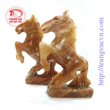 Cặp ngựa đá quý