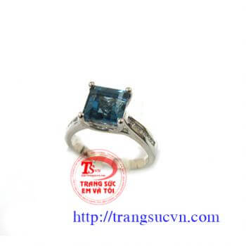Nhẫn nữ vàng trắng đá topaz thiên nhiên