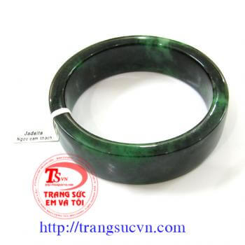 Vòng phỉ thúy vuông cao cấp