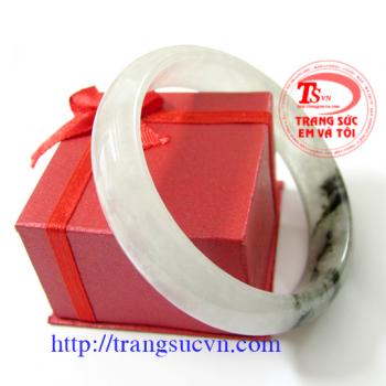 Bán Vòng ngọc phỉ thúy trong,Giá Vòng ngọc phỉ thúy trong giấy kiểm định Vòng ngọc phỉ thúy trong bán toàn quốc Trangsucvn.com -Website chuyên Trang sức Nam Nữ. Vàng bạc, quý, ngọc. Có quý và vàng. Đặt hàng tại Sức Em Và Tôi theo yêu cầu