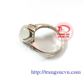 Nhẫn đá mặt trăng