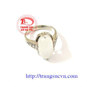 Nhẫn đá mặt trăng