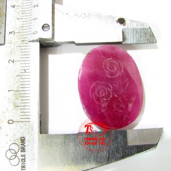 Mặt đá ruby hình Đức Mẹ