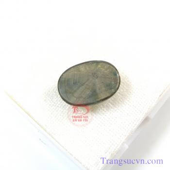 Sapphire hoa cúc có sao 6 cánh Sapphire thiên nhiên 100%  Có giấy kểm định đá quý kèm theo sản phẩm.  Đặc điểm khoáng vật: - Tên khoáng vật : Saphir (Sapphire - Corundum) - Độ cứng Mohs :9 - Chiết suất :1.762~1.770 -  Tỉ trọng :4.00