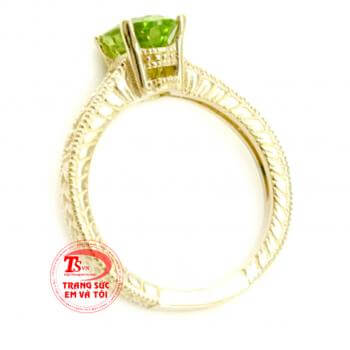 Nhẫn nữ mệnh hỏa