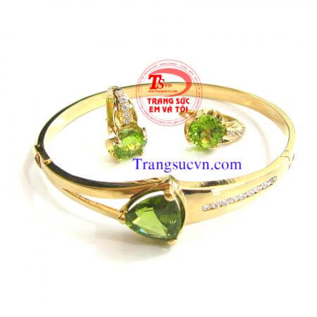 Đôi hoa tai vàng tây đá peridot thiên nhiên