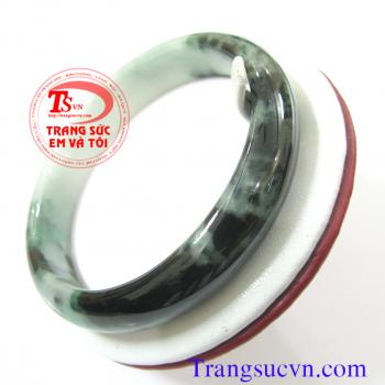 Vòng ngọc cẩm thạch trắng nhiều