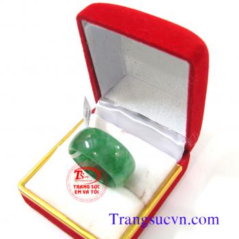 Nhẫn cẩm thạch thiên nhiên,Bán Nhẫn Cẩm Thạch,giá nhan cam thach,có giấy kiểm định nhẫn cẩm thạch tốt nhất,xuất xứ:Myanam|Đặt nhẫn cẩm thạch theo yêu cầu,bọc vàng,bạc,hình,rồng,phụng..số,Nhẫn Cẩm Thạch,nhan,cam,thach,nhẫn,cẩm,thạch,nhẫn nữ,ngọc,đá,phỉ,thủ